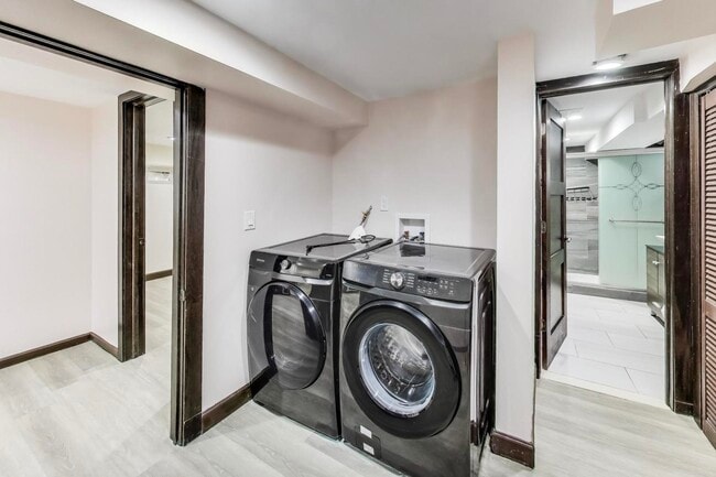 Building Photo - 6544 N Albany Ave