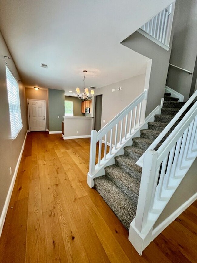 Building Photo - Spacious Move In Ready Townhome on Johns I...