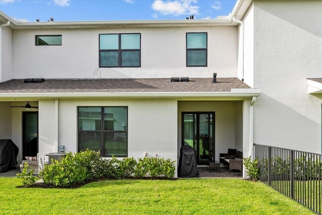 Building Photo - 14042 SW Thorens Dr