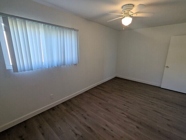 Building Photo - 4 Bedroom 2 Bathroom Single Story Home in Spring Valley