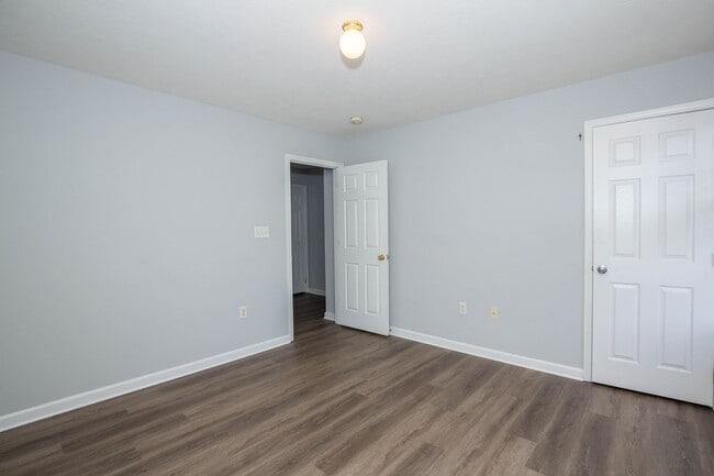 Building Photo - 2 Bed, 1.5 Bath Townhome in Inwood, WV