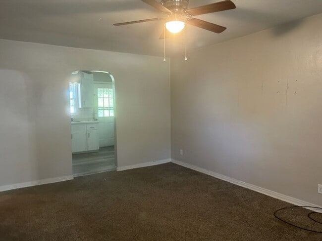 Building Photo - 2 BEDROOM 1 BATH HOME FOR RENT IN JOPLIN-$975 RENT-$975 DEPOSIT