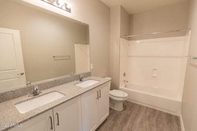 Building Photo - 2950 N 38th St