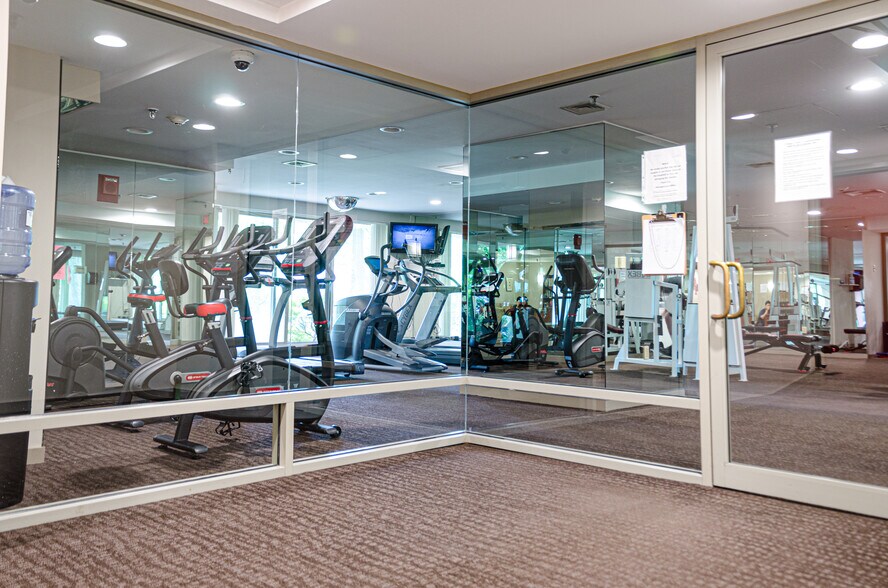 Building Photo - 173 Oak St