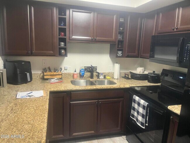 Building Photo - 10330 W Thunderbird Blvd