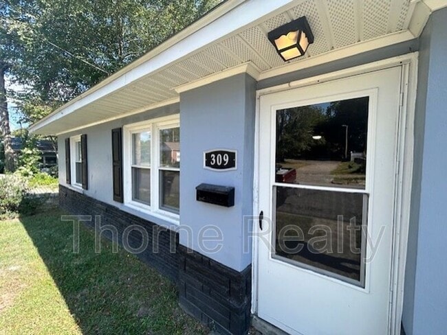 Building Photo - 309 E Battle Ave