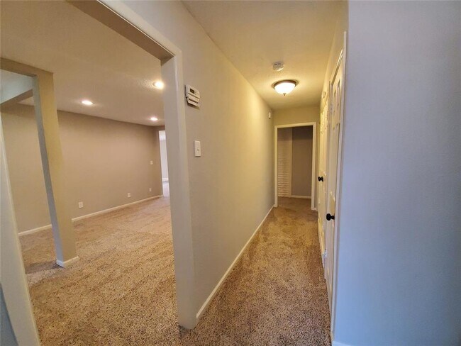 Building Photo - 2820 Fairbrook St