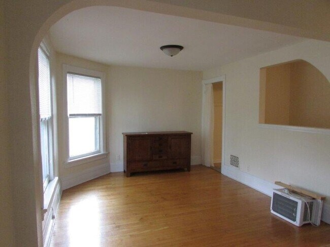 Building Photo - 1628 Winnebago St