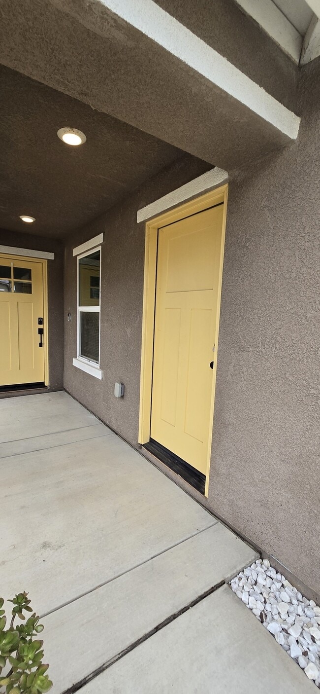Building Photo - Atwater 5 Bedroom 3.5 Bathroom Home