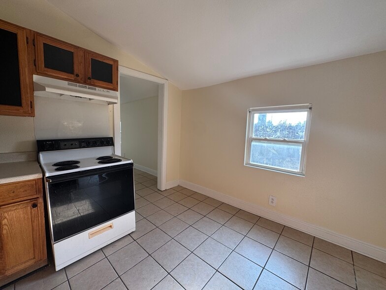 Building Photo - 1112 Monroe St