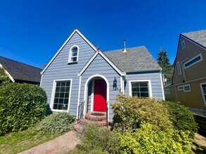 Building Photo - Updated 1920s 4BD