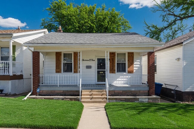 Building Photo - 1304 Dammert Ave