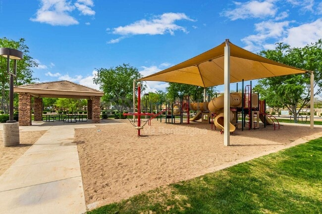 Building Photo - 1384 S Sabino Dr