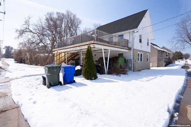 Building Photo - 1001 Main Ave