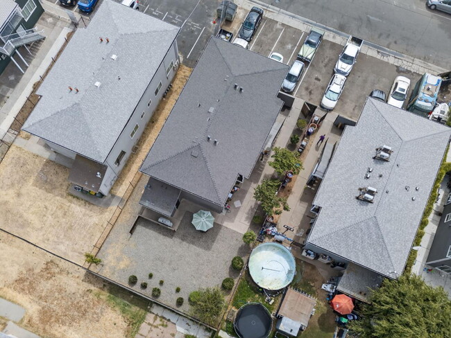 Building Photo - 2-Bedroom 1-Bath Gem- $1300/month!