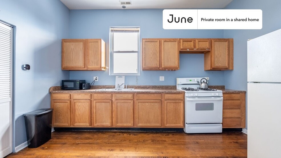 Building Photo - Room in Shared 3 bed/2 bath home