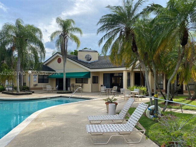 Building Photo - 9999 Summerbreeze Dr