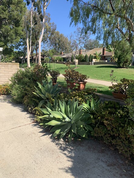 Rear patio - 5146 Maple