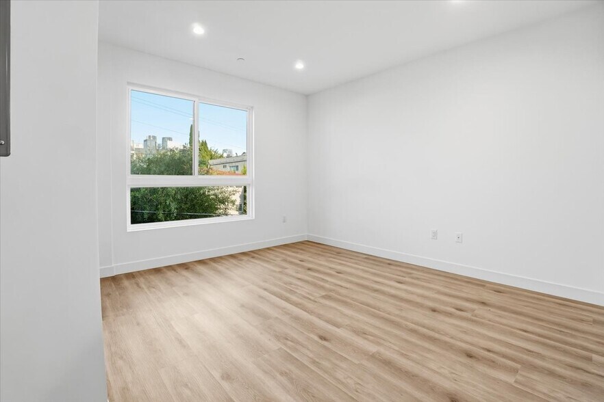 Building Photo - 1820 Prosser Ave