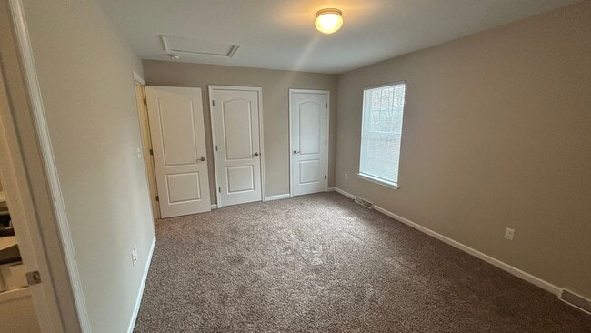 Building Photo - 3 Bedroom Townhouse in Tavern Grove
