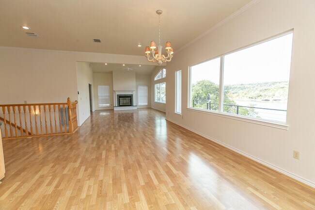 Building Photo - 830 Los Escondidos Rd