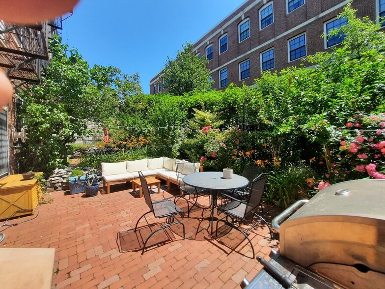 Building Photo - 67 Baldwin St