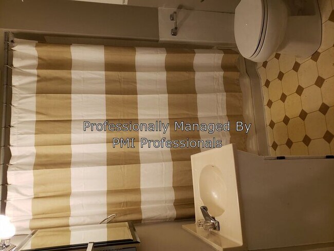 Building Photo - 909 Haynes Dr