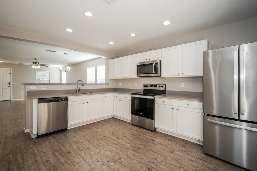 Building Photo - 2879 W Five Mile Peak Dr