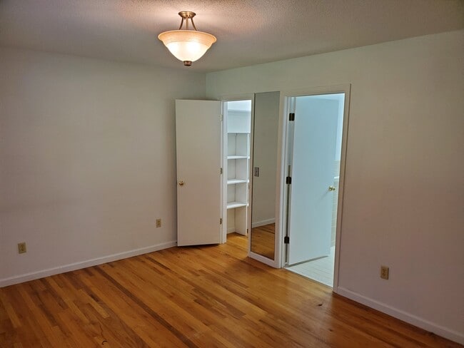 Master BR closet/bath - 40 Bluebird Lane