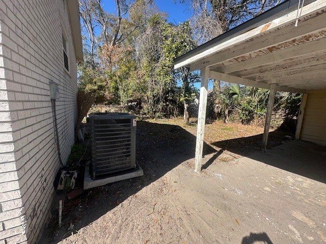 Building Photo - Updated 3BR Home with Fenced Yard & Garage