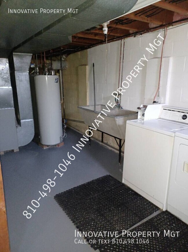 Building Photo - 3462 Ridgecliffe Dr