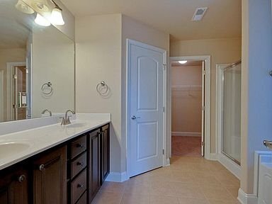 Building Photo - 207 Healey Dr