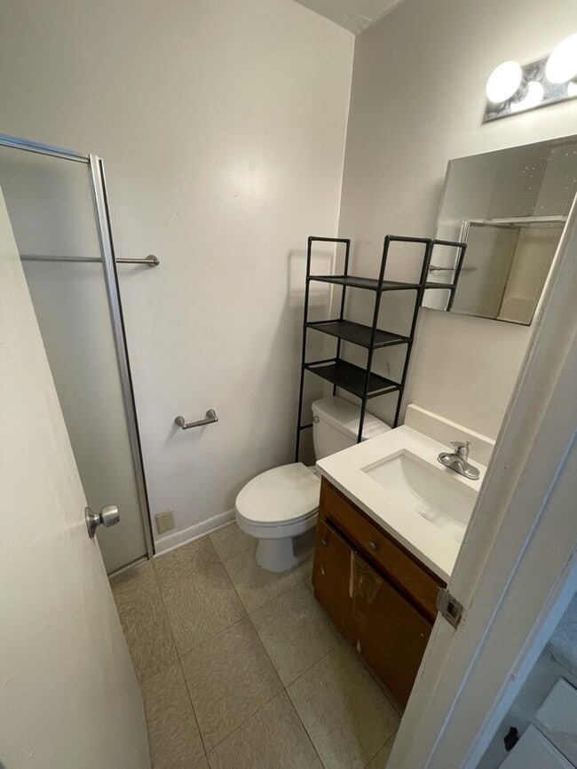 Building Photo - 1 bd 1 ba