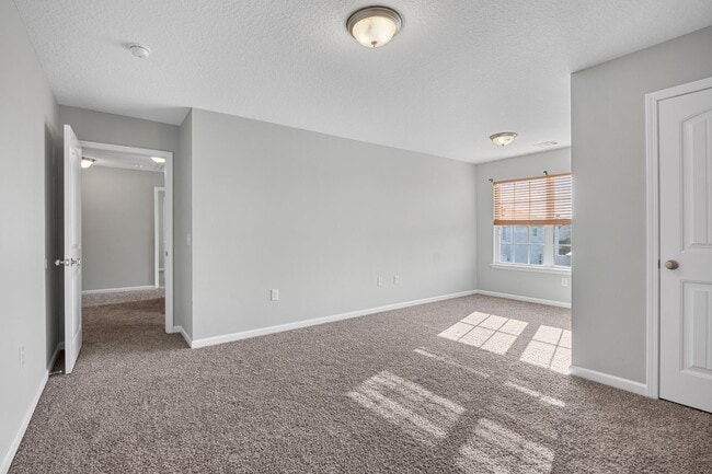 Building Photo - 5 Bedroom, 2.5 Bathroom - White Oak Subdivision - Richmond Hill