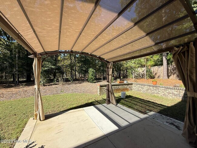 Building Photo - 300 Mashie Ct