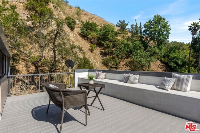 Building Photo - 4046 Stoneybrook Dr