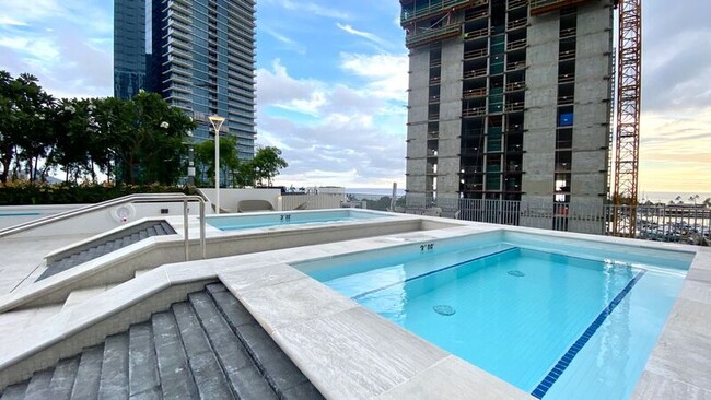 Building Photo - 1000 Auahi St