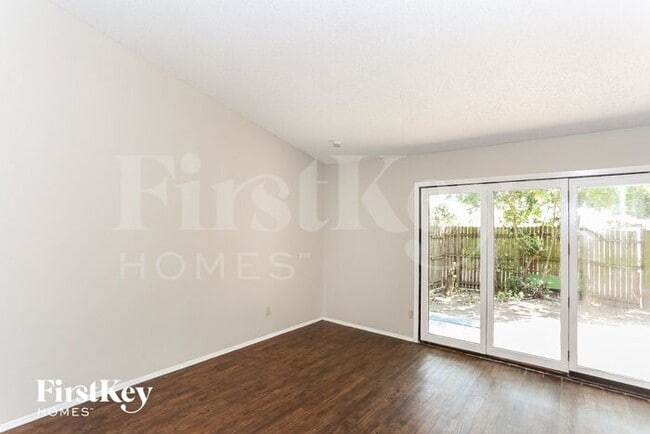 Building Photo - 302 Wildbriar Dr