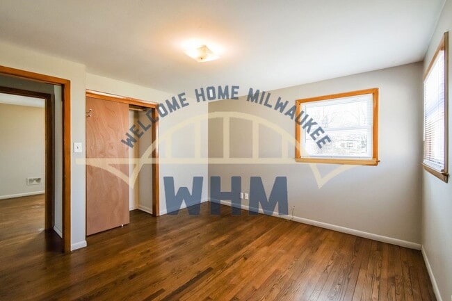 Building Photo - 5921 N 69th St