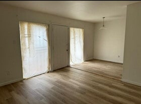 Building Photo - 1582 Crucero Dr