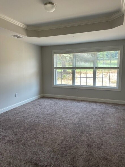 Building Photo - 477 Greenside Way