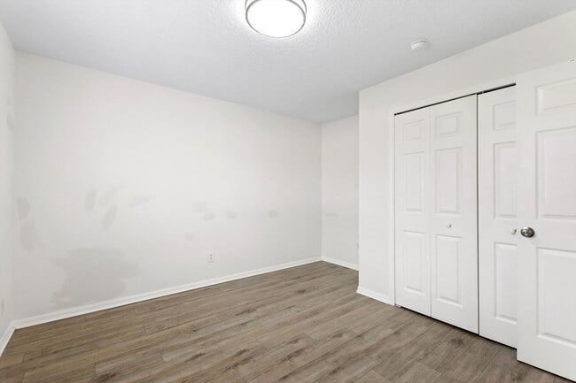 Building Photo - Spacious and beautifully maintained 5-bedroom, 3.5-bathroom two-story home