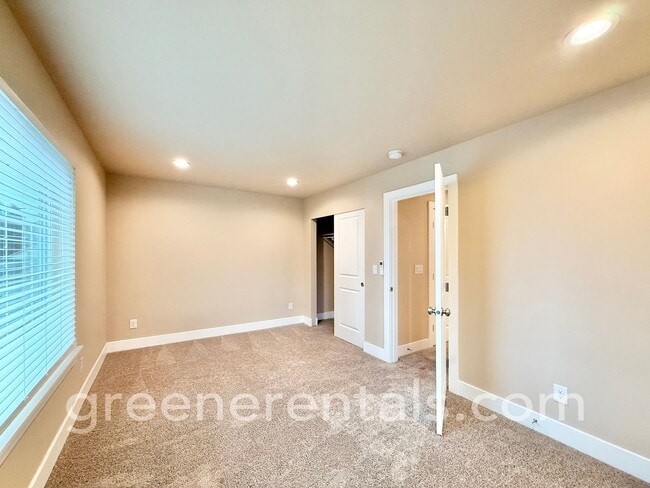 Building Photo - Modern 1-Bedroom Home with Yard, Deck & Ca...