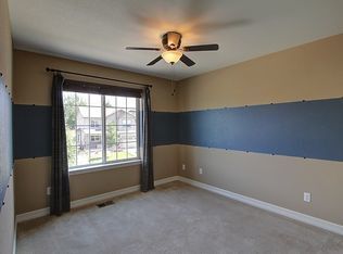 Building Photo - Great Views, Beautiful Home
