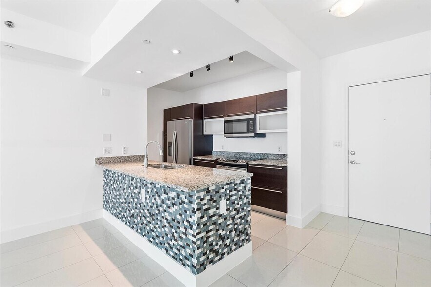 Building Photo - 951 Brickell Ave