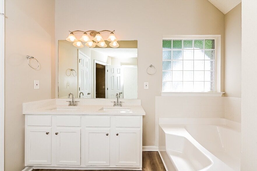 Building Photo - 130 Bellington Dr