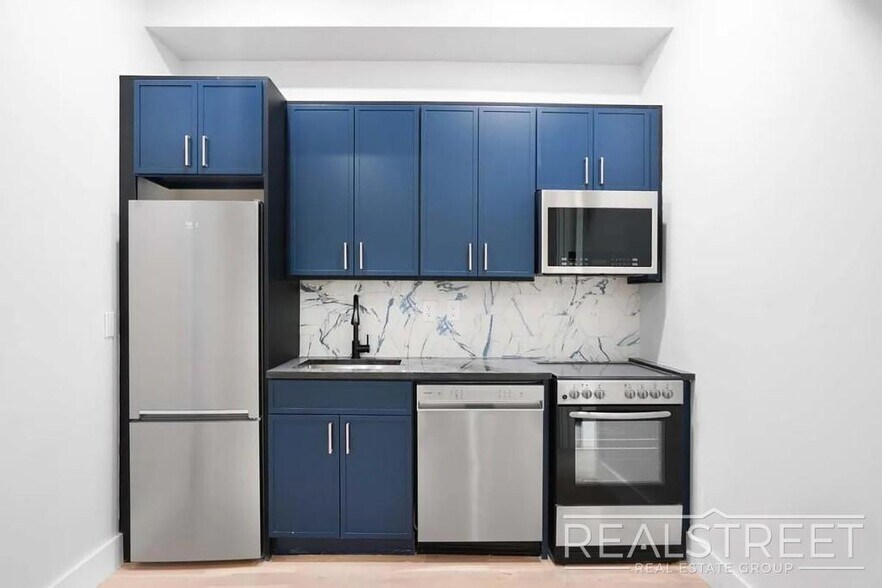 Building Photo - Meserole Street