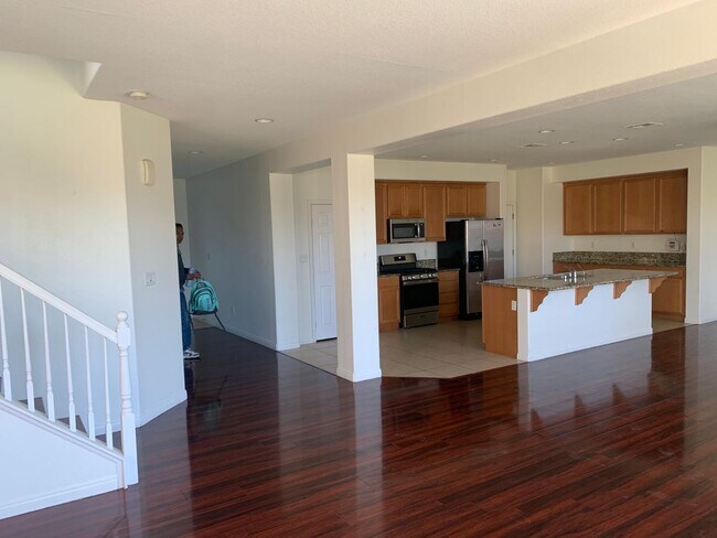 Building Photo - Spacious 4 Bed | 3 Bath Home in Southwest ...