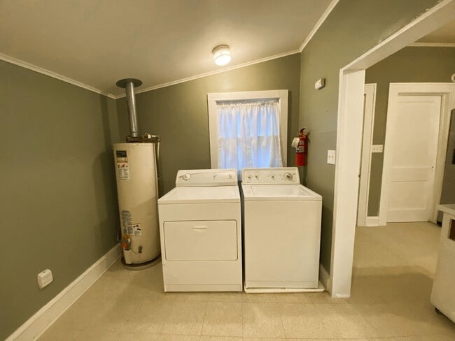 Building Photo - Awesome Farmhouse Home