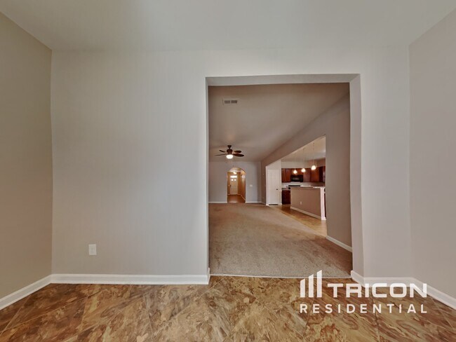 Building Photo - 115 Still Water Cir